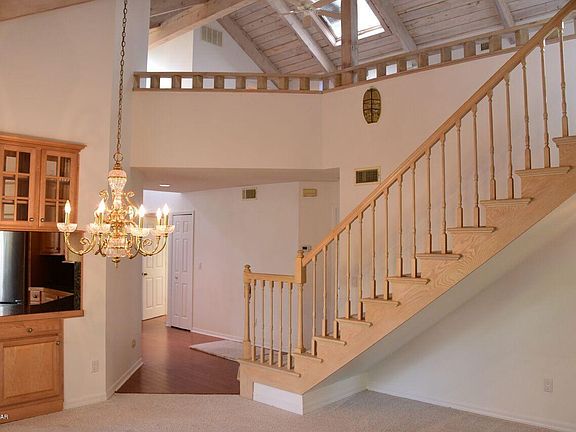 3rd image of 621 Saint Andrews Cir