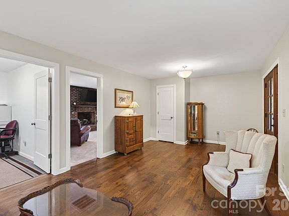 5th image of 64 Timberidge Dr