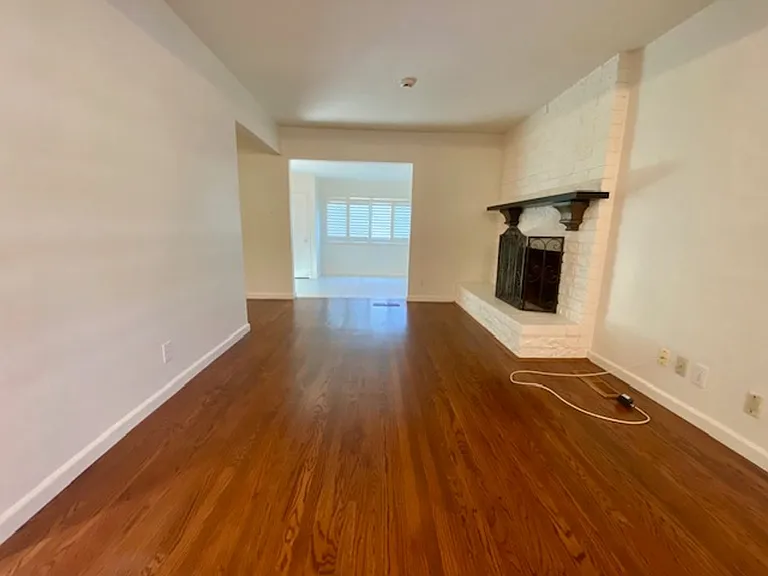363 Helen Way — Photo 10