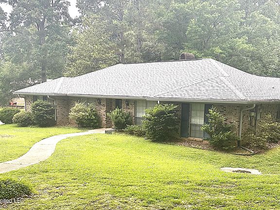3rd image of 355 Lakewood Rd