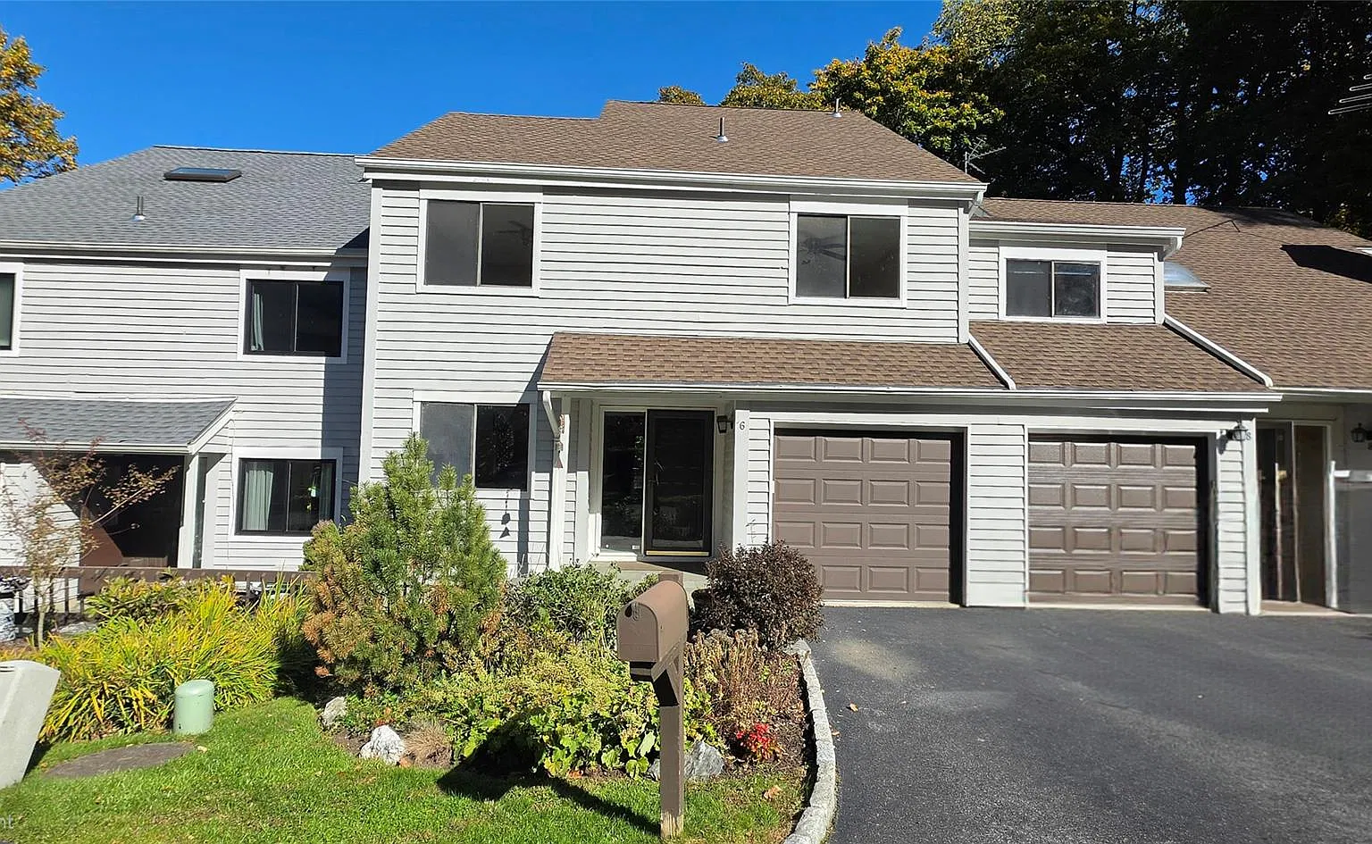 4 bed, 2.5 bath, 2416 sqft, $7,000 — Photo 1