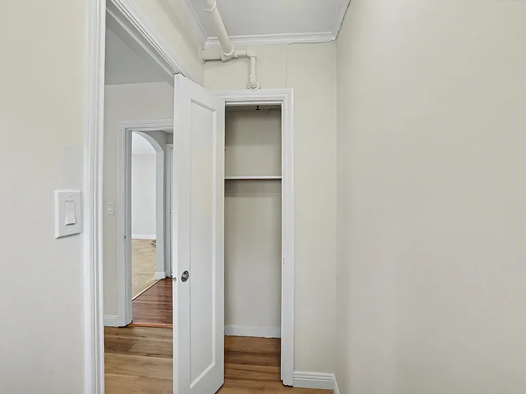 Renovated 3br W/ Dining Room. Views! Parking Avail., Free Laundry! — Photo 26
