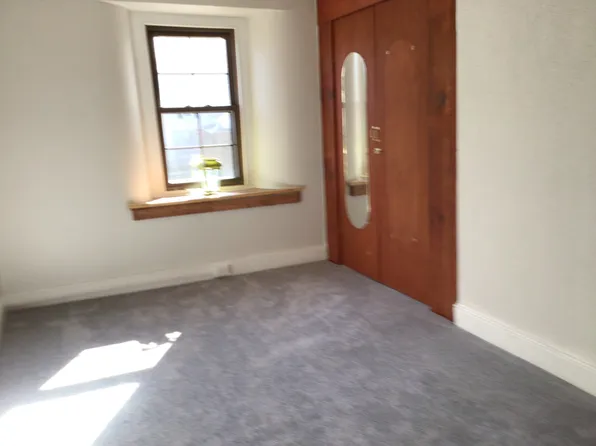 33 Hickory Ln, Newtown Square, PA 19073