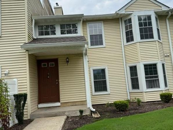 27 Dennis Ct