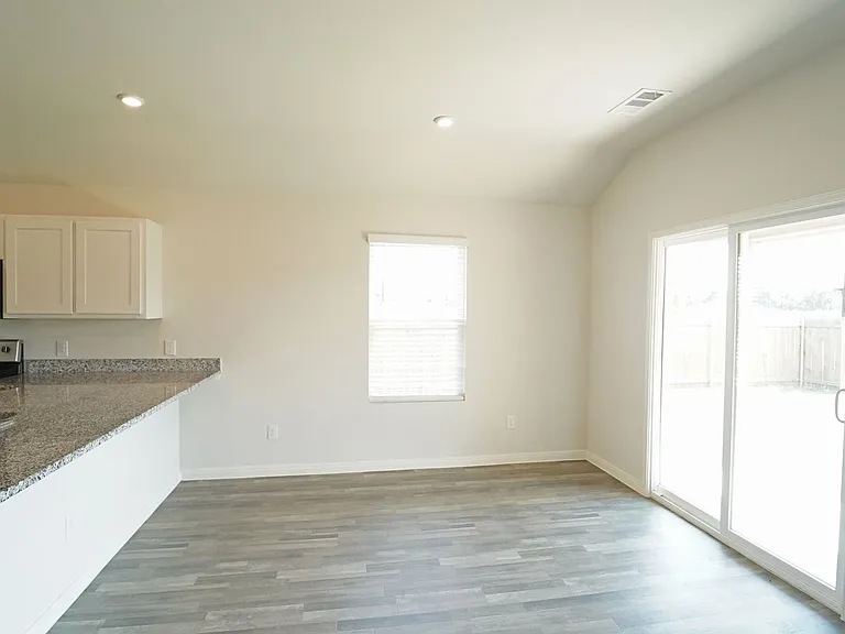 501 Jameson — Photo 3