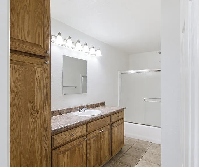 408 W Shandon Ave — Photo 17