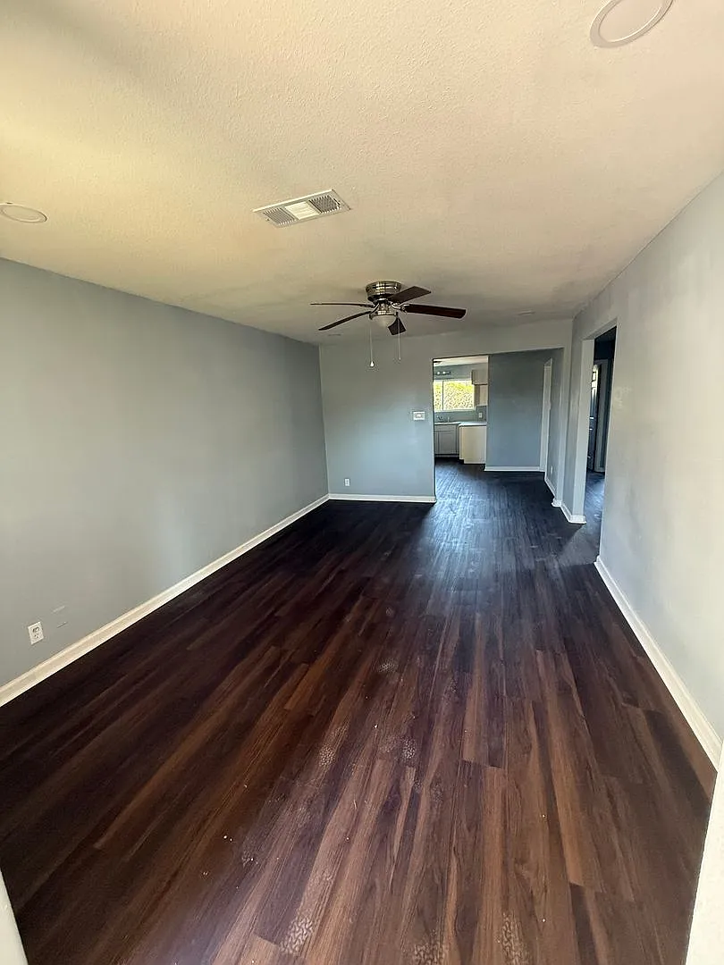 3 Bedroom home for RENT in Orange — Photo 2