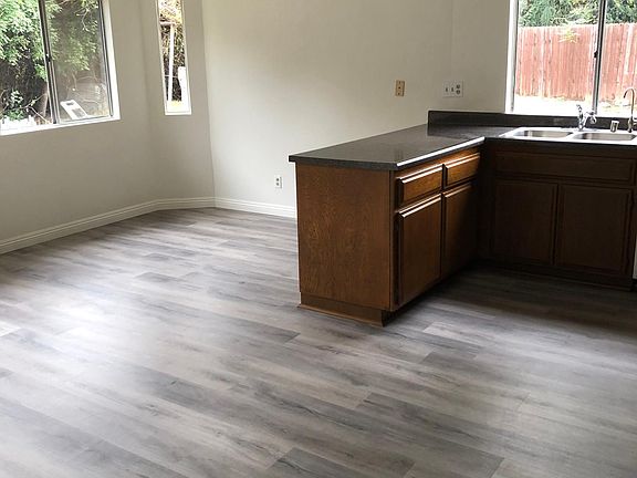 3rd image of 825 Archwood Pl
