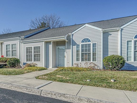 2nd image of 8225 Emerald Court Dr