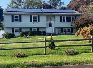 12 Greenlawn Dr, Pawling, NY 12564