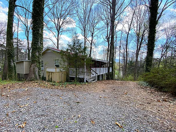 696 Chatuge Village Cir, Hayesville, NC 28904