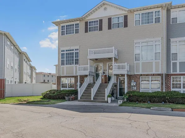 85 Admiral Court #87, Bronx, NY 10473