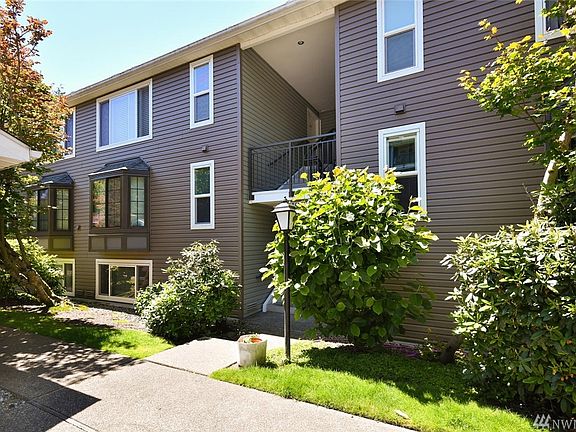 2nd image of 12704 NE 144th St #B103