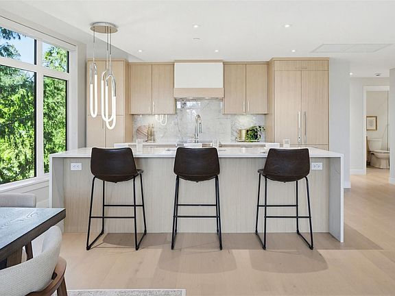 2nd image of 5229 Cordova Bay Rd #202