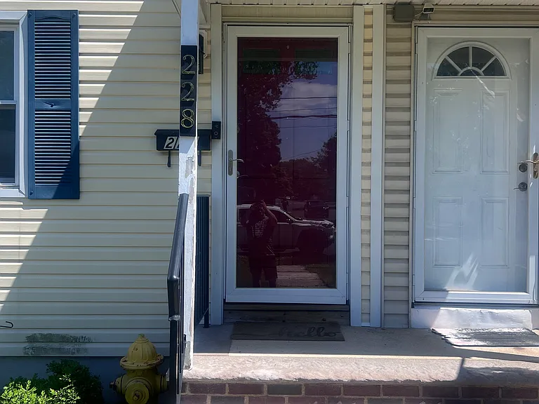 228 Windsor Ave — Photo 4