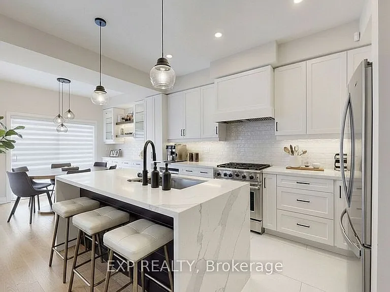 11 Martina Cres — Photo 3