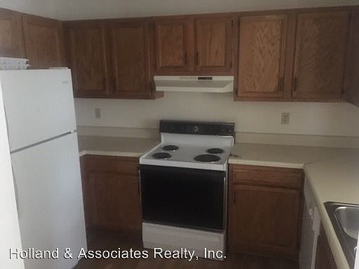 4th image of 512 Carolyn Ct APT M