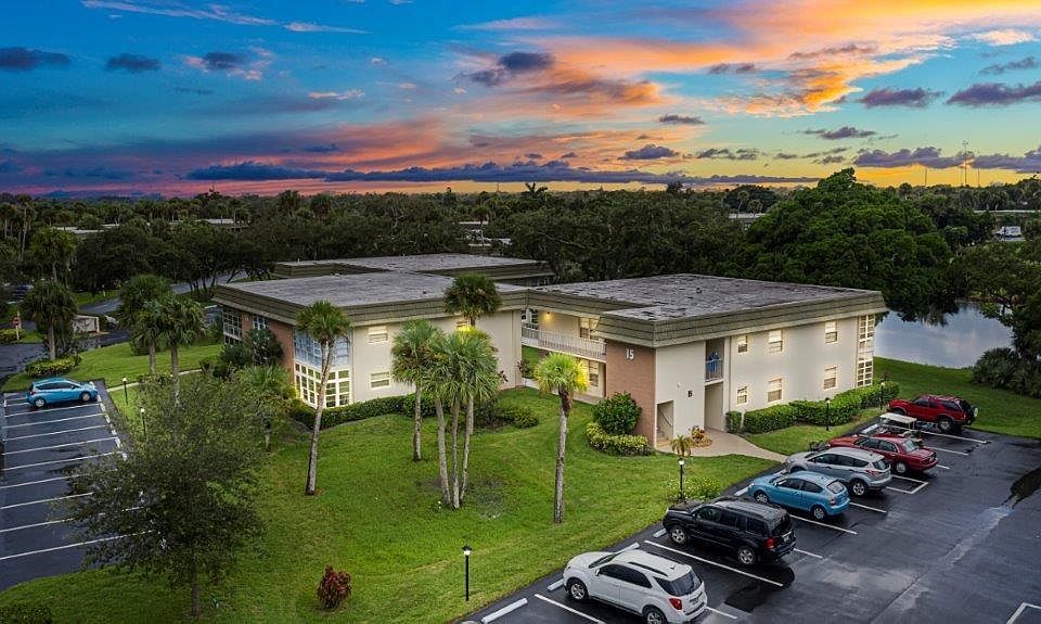 1st image of 15 Vista Gardens Trl