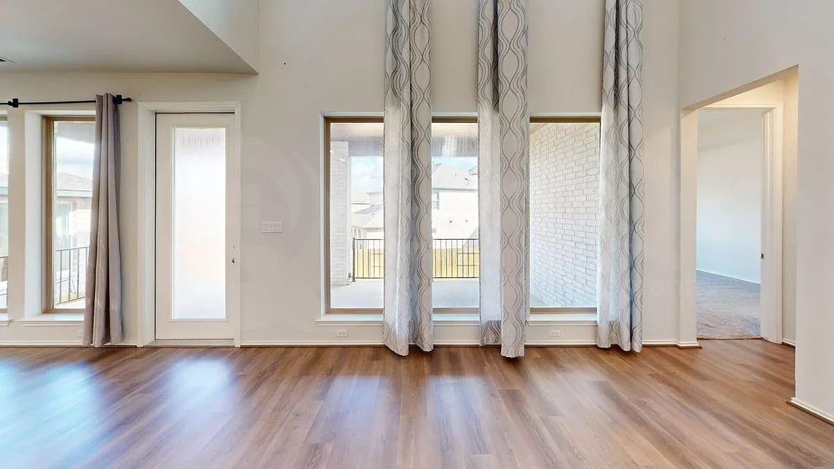 4 bed, 3.0 bath, 2619 sqft, $3,000 — Photo 3