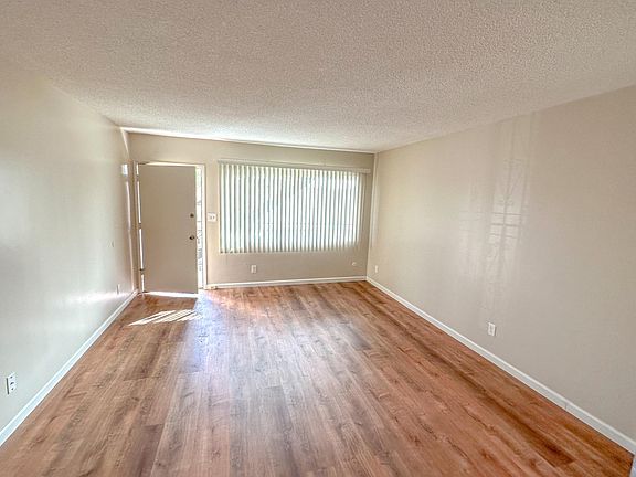 2nd image of 823 N Market St APT 1