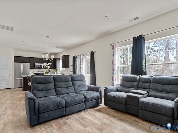 2nd image of 52 Sovereign Cir