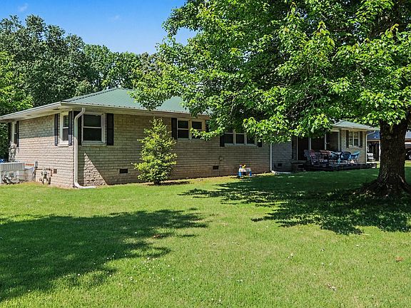 3rd image of 190 W Lynn Dr
