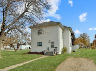 448 7th St, Tracy, MN 56175