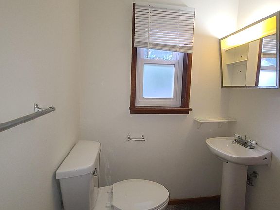 4th image of 913 W Church St #9