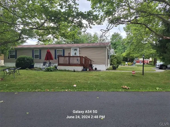 6 Spruce Ct, Bath, PA 18014