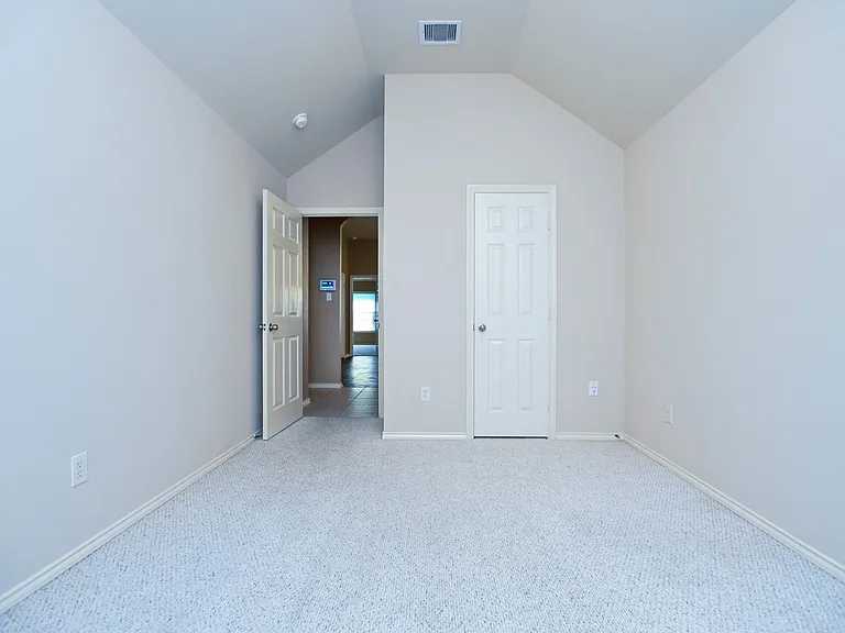 2123 Castle Gardens Ln — Photo 15