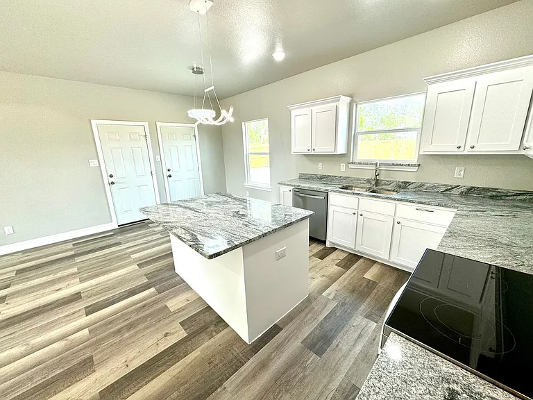 3415 Henderson St — Photo 5