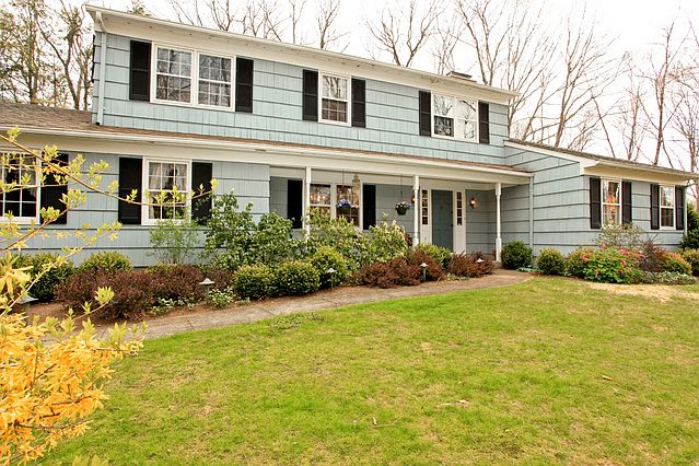 1st image of 32 Brett Ln