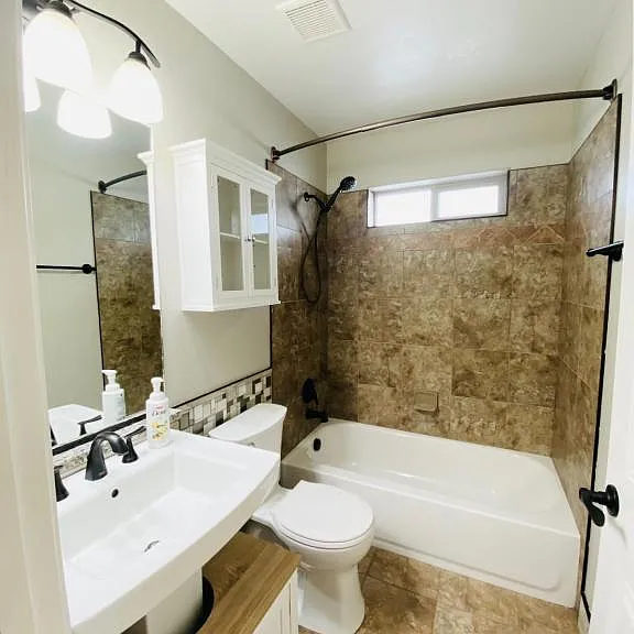 708 Emma Ct — Photo 13