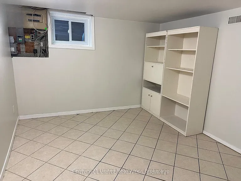 140 Maria St — Photo 17