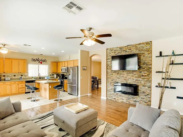 14335 W Clarendon Ave — Photo 6