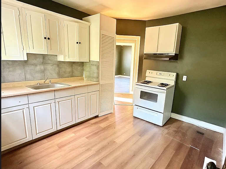 2216 Lee Ave SW — Photo 3