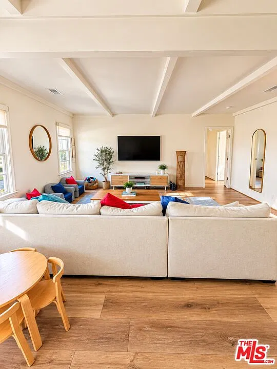 3 bed, 2.0 bath, 1988 sqft, $8,500 — Photo 3