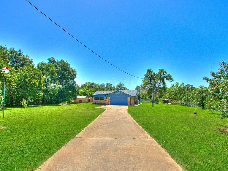 18916 Dave Dr — Photo 1