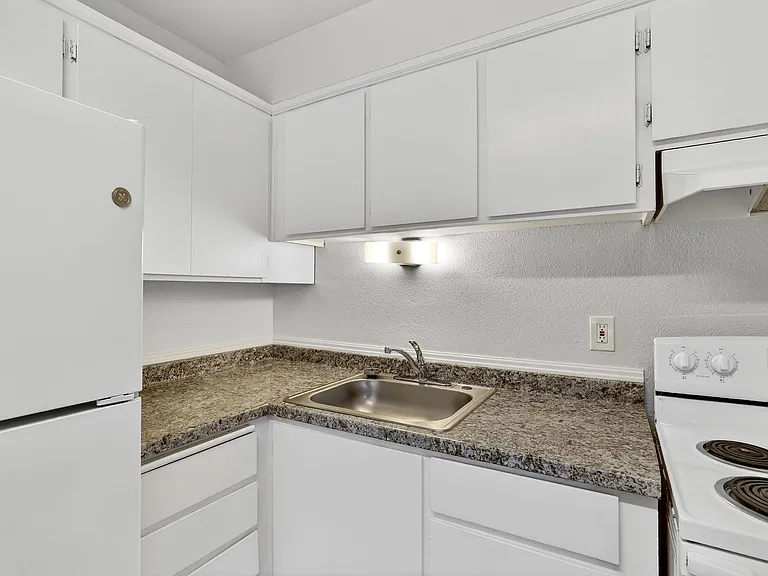 13130 SE Powell Blvd — Photo 3