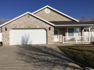 156 W Cambridge Ave, Harrisville, UT 84414