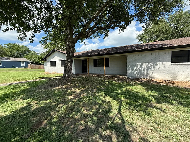 300 Collinsville St — Photo 12