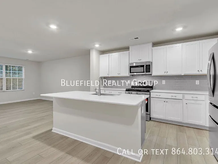 808 Harper St — Photo 8