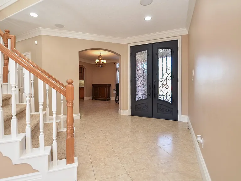 5835 Stratford Gardens Dr — Photo 2