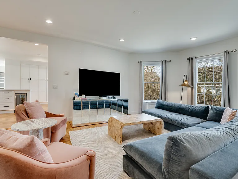 82 Powell Ave — Photo 8