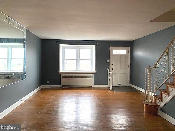 3rd image of 6017 Roosevelt Blvd
