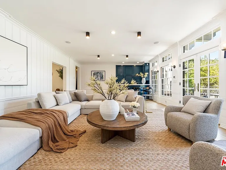 628 N Sierra Dr — Photo 5