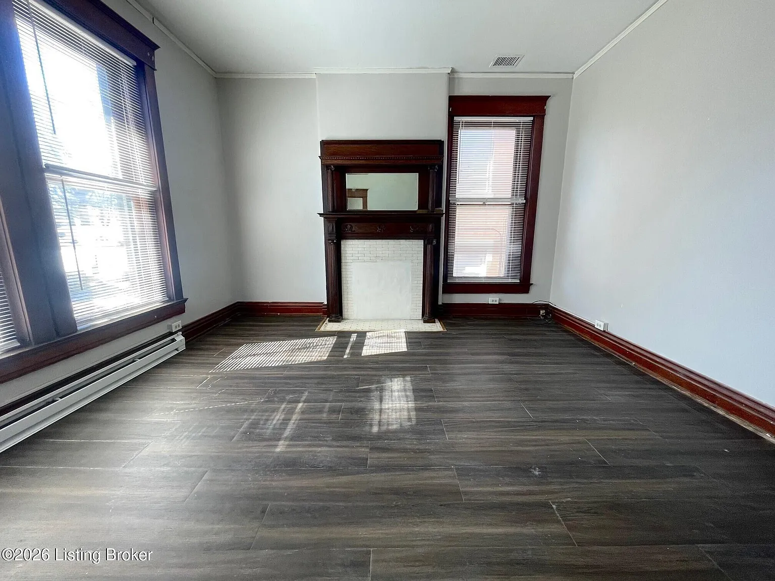 1 bed, 1.0 bath, $925 — Photo 2