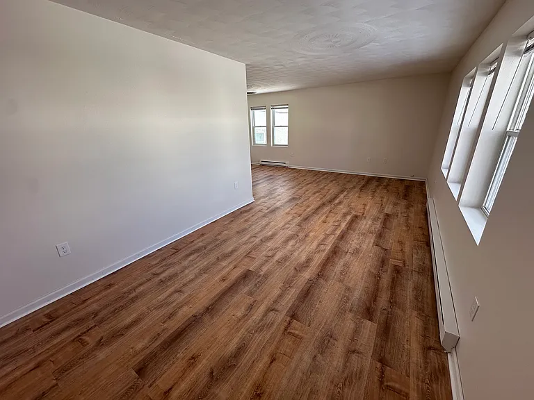 1453 Monroe Ave #1 — Photo 11