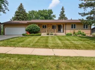 5904 W Chadwick Pl, Sioux Falls, SD 57106