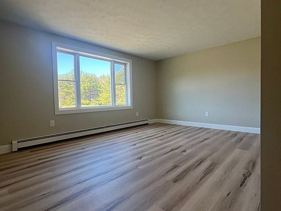 3rd image of 10 Aaron Dr #C